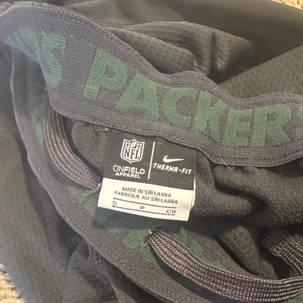 Awesome👏🏽!💛💚Go Pack Go Nike Black Lined Joggers with Green Bay Packers Logo - Picture 2 of 4